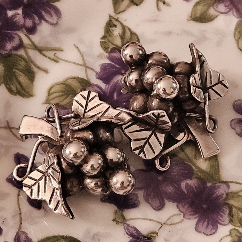 VTG 925 Solid SS 1980 Taxco Mexico Grape Cluster Clip-on Earrings TC-134 14.3g